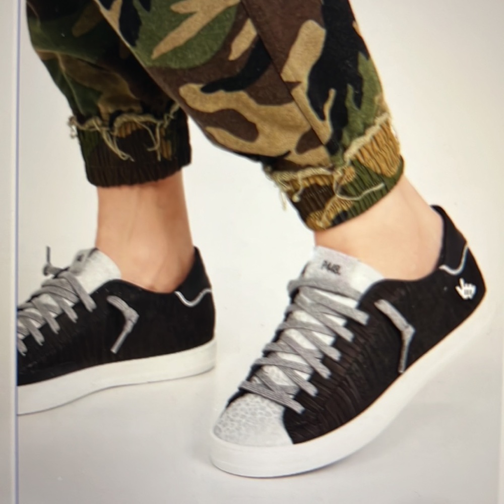 P448 John W Sneakers size 40
